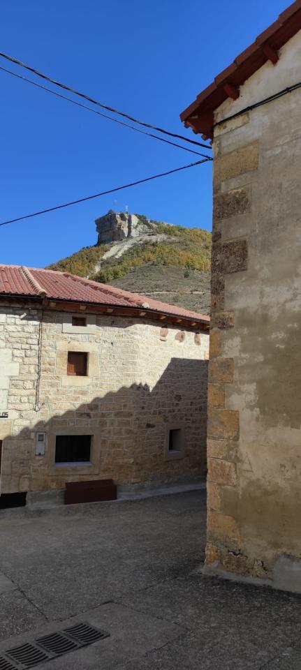 <strong>calle Real</strong><br/>Venta - C010262<br/><span>Valle de Sedano</span><br/><span><span>87.000 € </span></span>