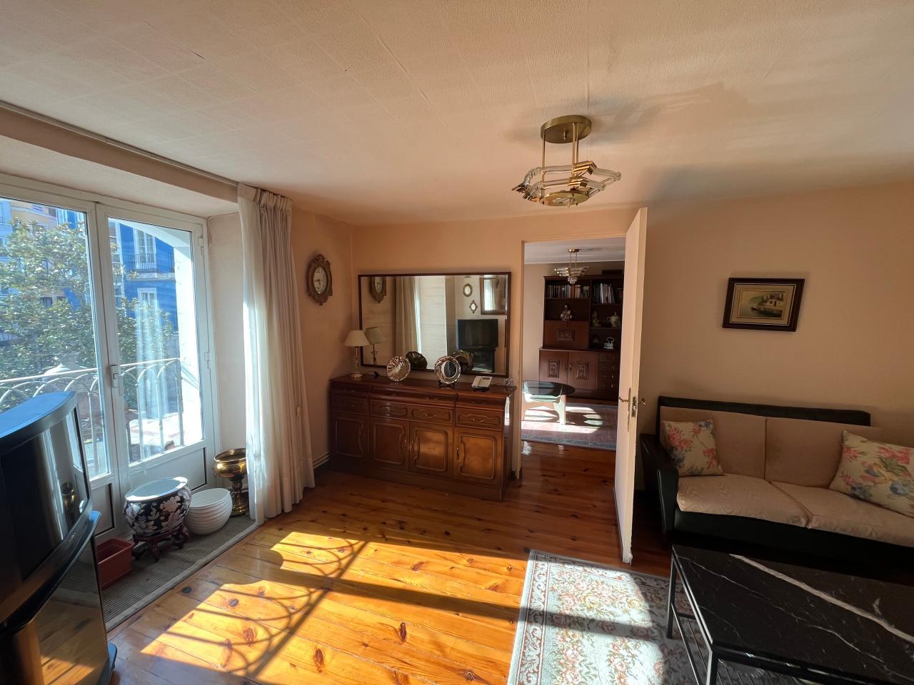 <strong>Lain Calvo</strong><br/>Venta - P011485<br/><span>Burgos - Centro</span><br/><span><span>260.000 € </span></span>