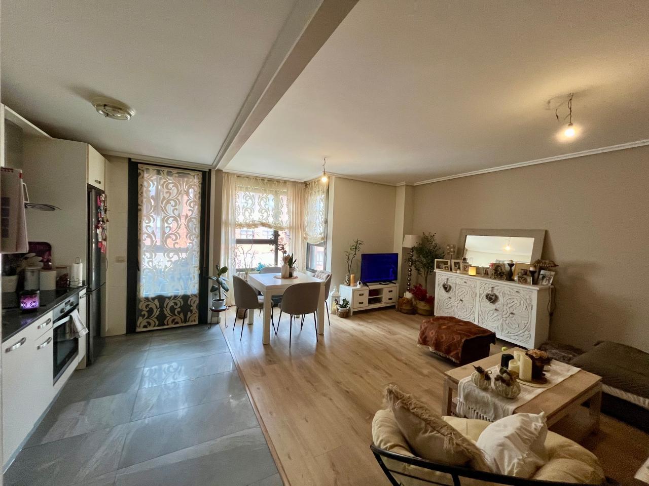 <strong>San Zadornil</strong><br/>Venta - P011996<br/><span>Burgos - Barrio S. Pedro - Fuentecillas - Bª Yagüe</span><br/><span><span>290.000 € </span></span>