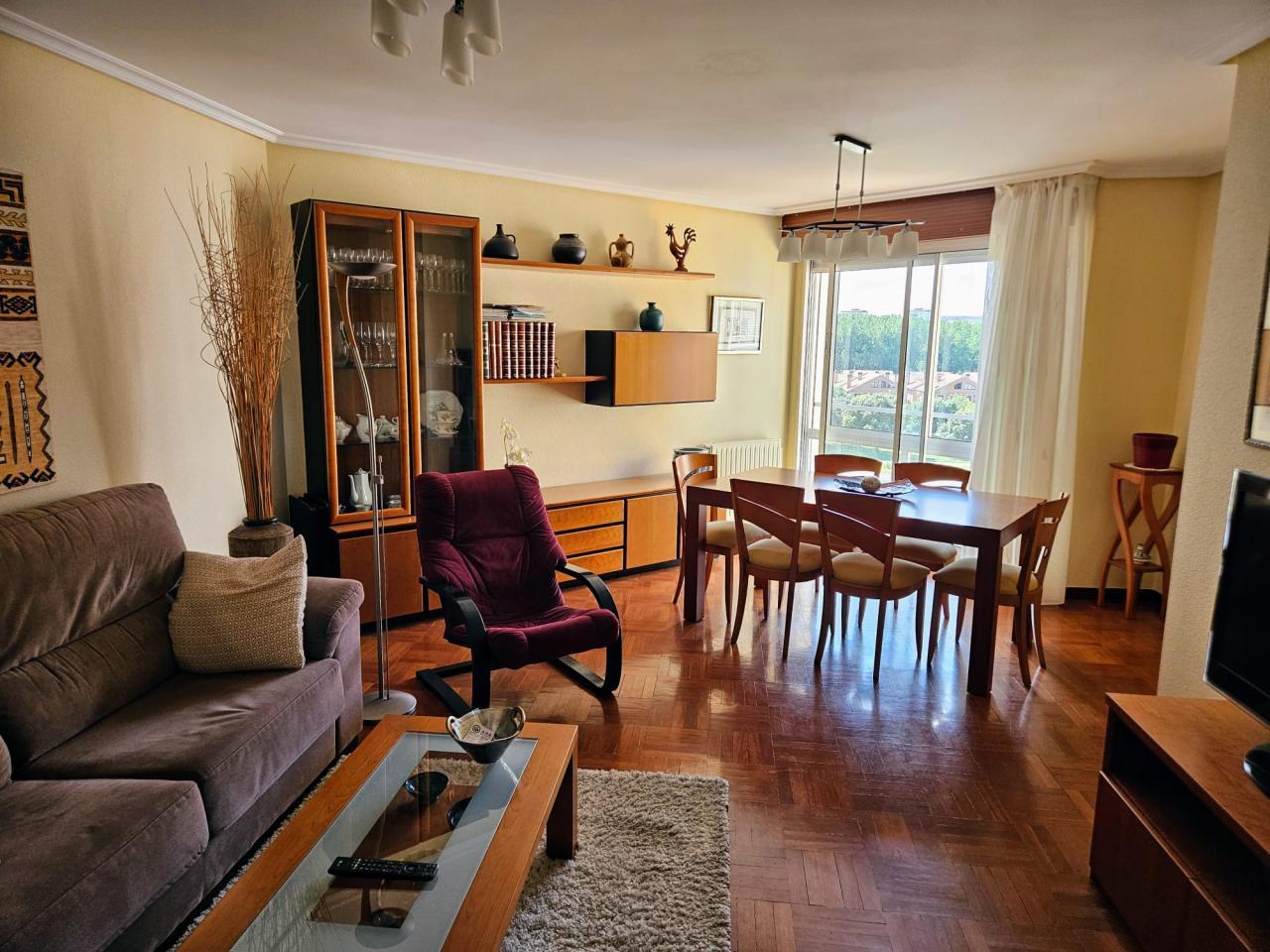 <strong>Condesa Mencía</strong><br/>Venta - P012132<br/><span>Burgos - G3 - Bª de los Rios - G2 - Alcampo</span><br/><span><span>380.000 € </span></span>