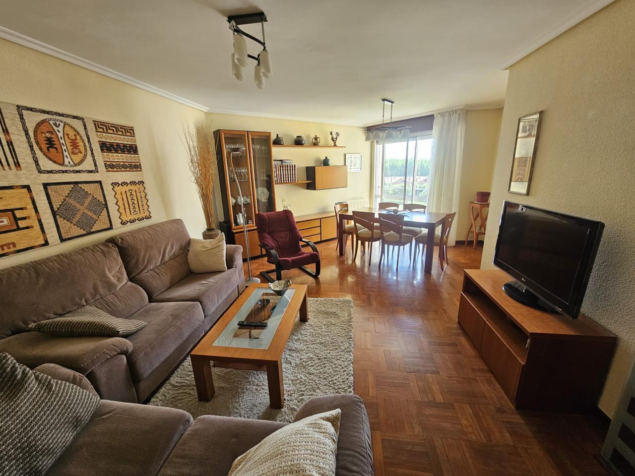 <strong>Condesa Mencía</strong><br/>Venta - P012132<br/><span>Burgos - G3 - Bª de los Rios - G2 - Alcampo</span><br/><span><span>380.000 € </span></span>